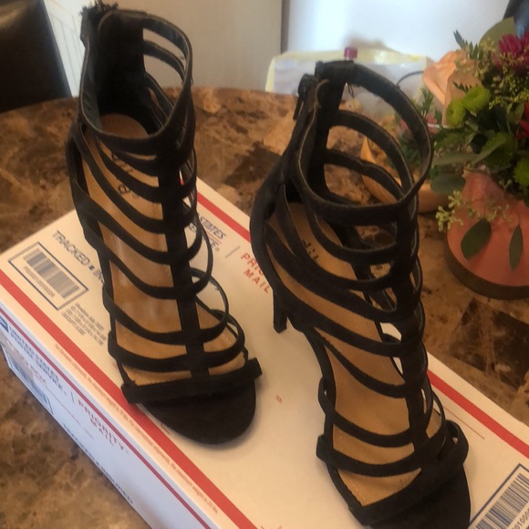 Gently worn black stilettos - Picture 2 of 6